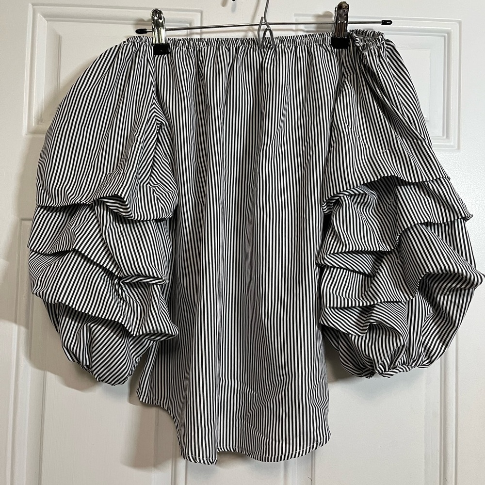 Kontrol Contemporary blouse black white pinstripes ruffle puff sleeves small